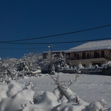 Aparthotel Enoikiazomena Petropoulos Ano Lousoi Exterior foto