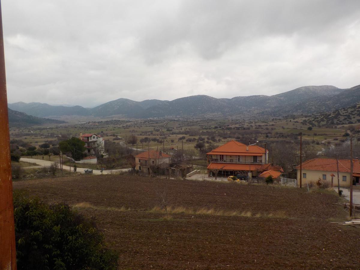 Aparthotel Enoikiazomena Petropoulos Ano Lousoi Exterior foto