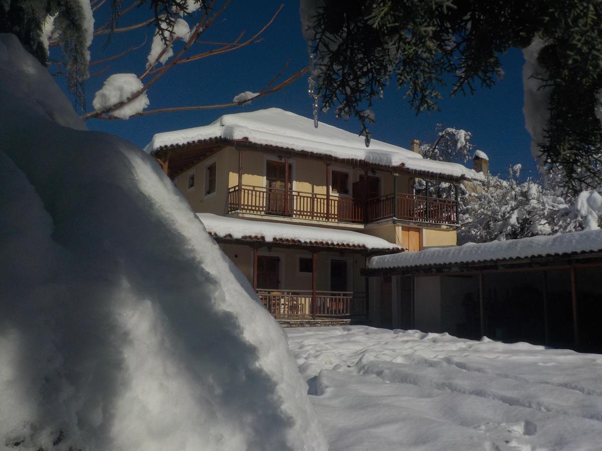 Aparthotel Enoikiazomena Petropoulos Ano Lousoi Exterior foto