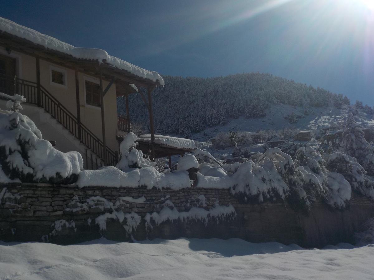 Aparthotel Enoikiazomena Petropoulos Ano Lousoi Exterior foto