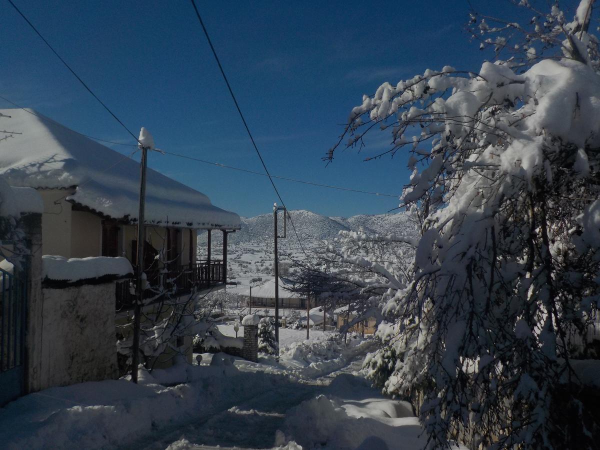 Aparthotel Enoikiazomena Petropoulos Ano Lousoi Exterior foto