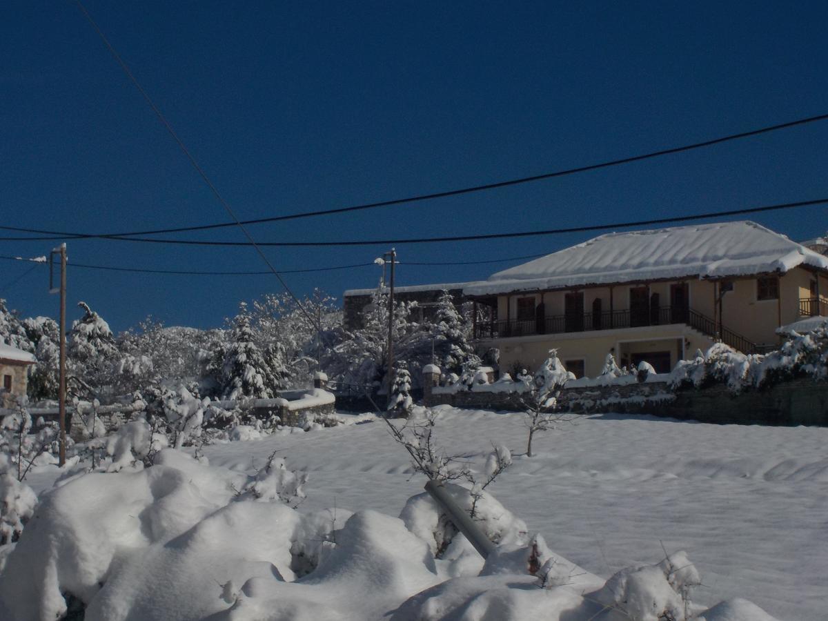 Aparthotel Enoikiazomena Petropoulos Ano Lousoi Exterior foto