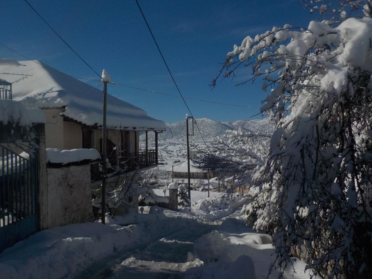 Aparthotel Enoikiazomena Petropoulos Ano Lousoi Exterior foto