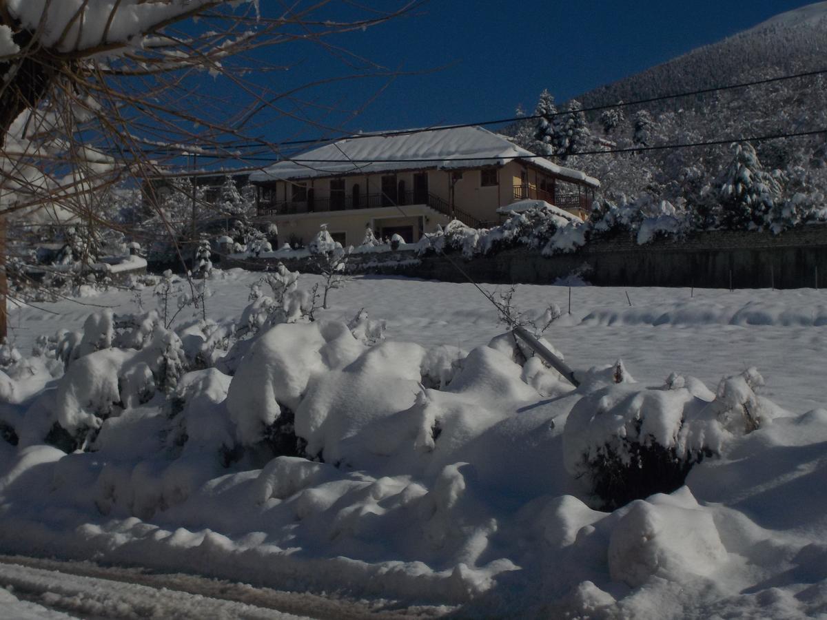 Aparthotel Enoikiazomena Petropoulos Ano Lousoi Exterior foto