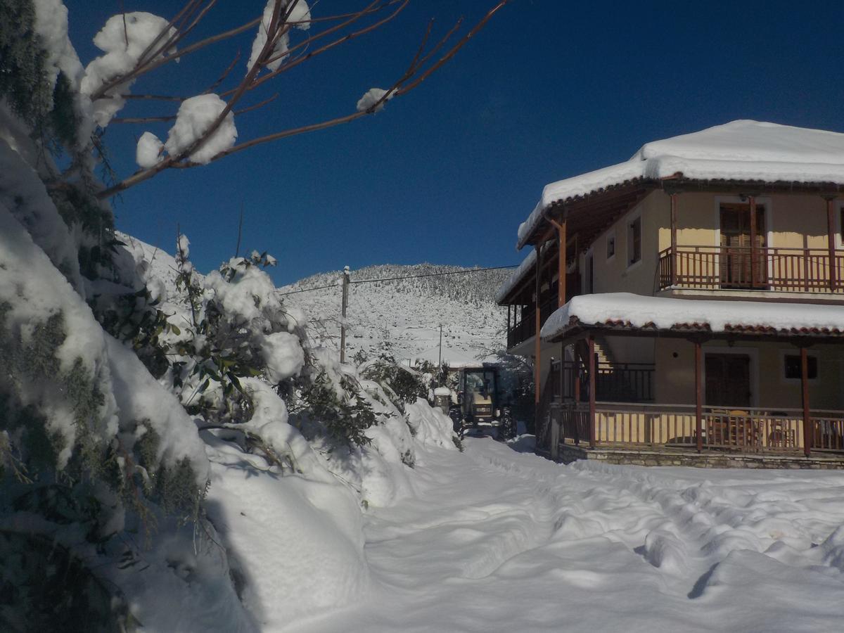 Aparthotel Enoikiazomena Petropoulos Ano Lousoi Exterior foto