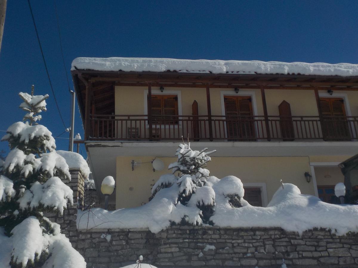 Aparthotel Enoikiazomena Petropoulos Ano Lousoi Exterior foto